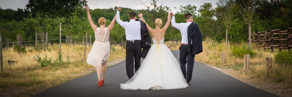 Hochzeitspaar in einem natürlichen Moment